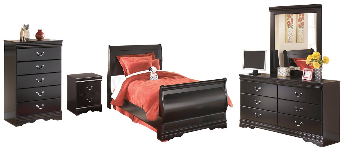 Huey Vineyard Bedroom Set