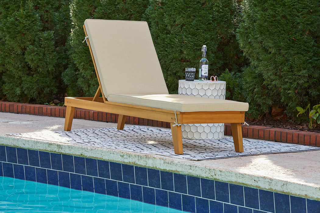 Byron Bay Chaise Lounge with Cushion